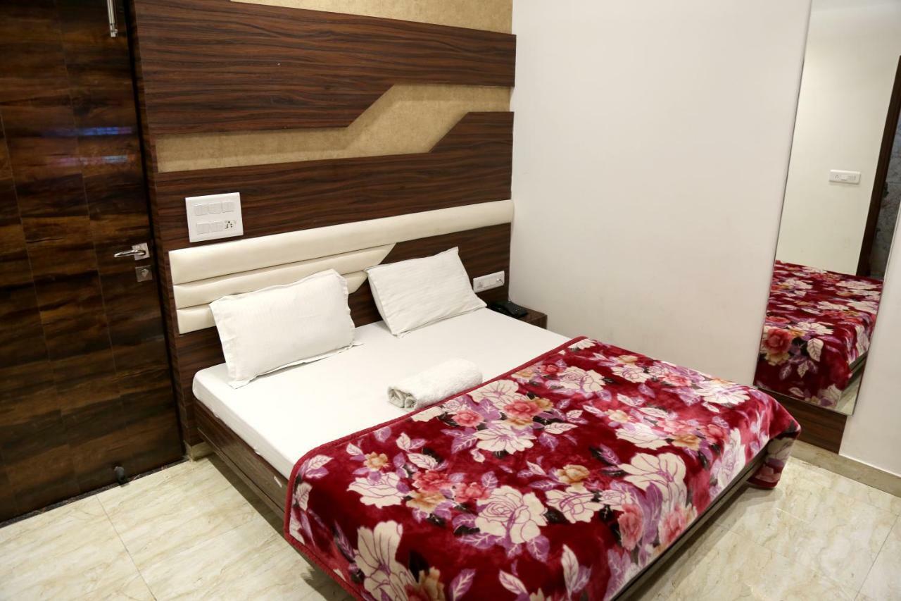Shree Anand Dham Hotel Vrindavan Exterior photo