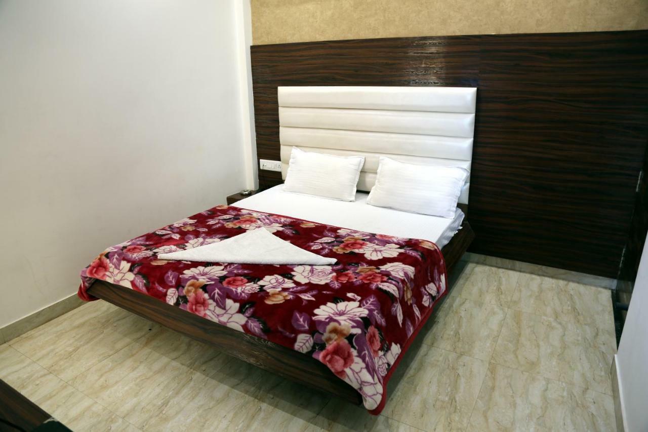 Shree Anand Dham Hotel Vrindavan Exterior photo