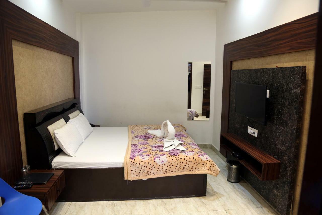 Shree Anand Dham Hotel Vrindavan Exterior photo
