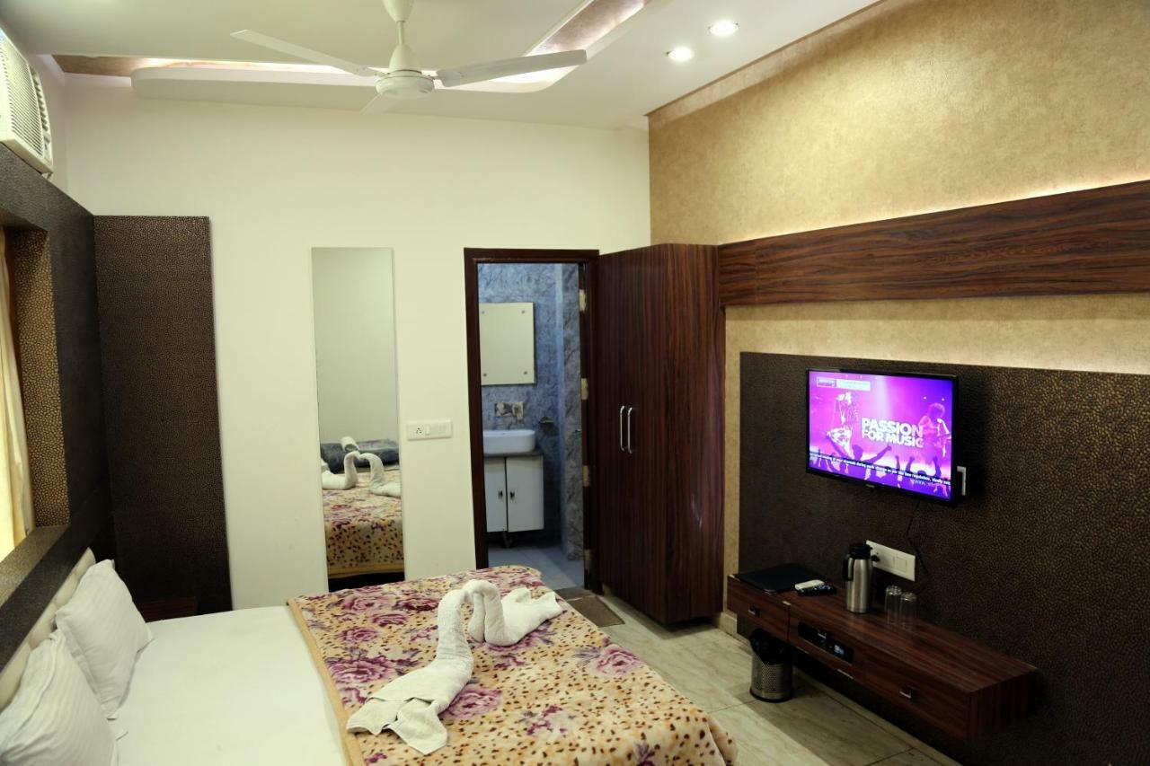 Shree Anand Dham Hotel Vrindavan Exterior photo