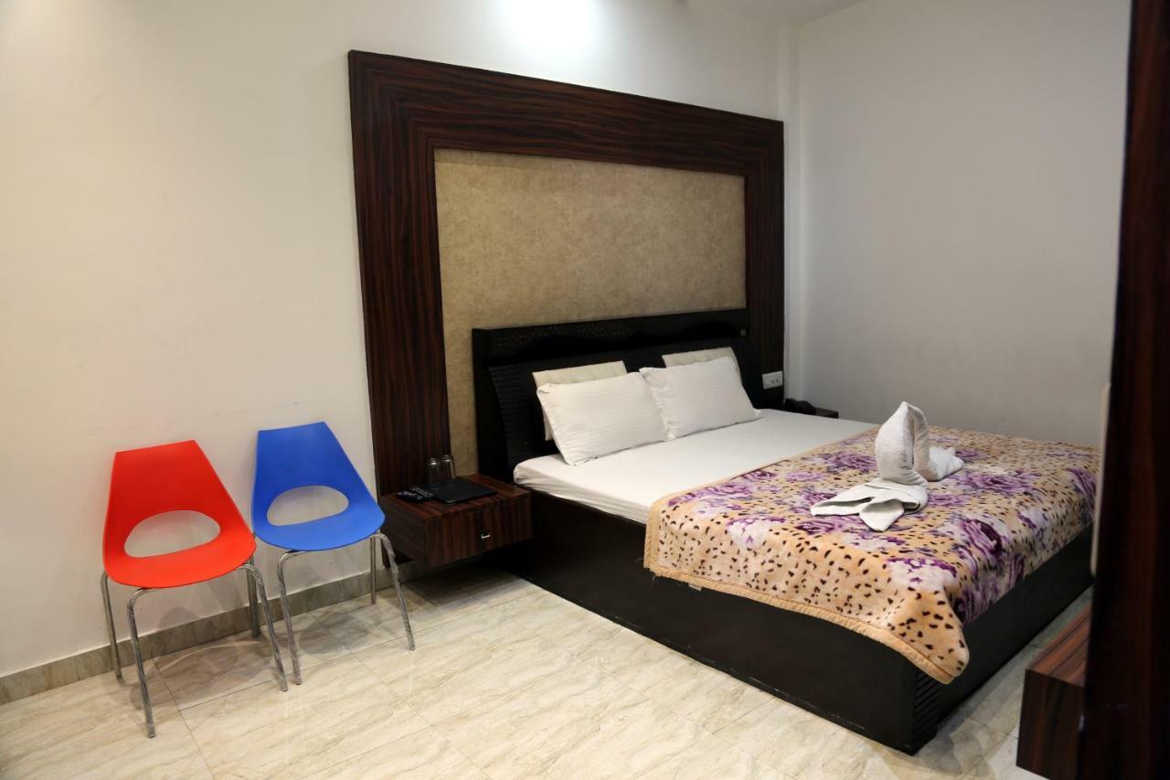 Shree Anand Dham Hotel Vrindavan Exterior photo