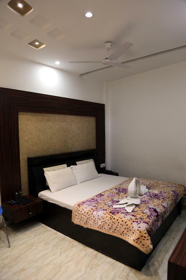 Shree Anand Dham Hotel Vrindavan Exterior photo