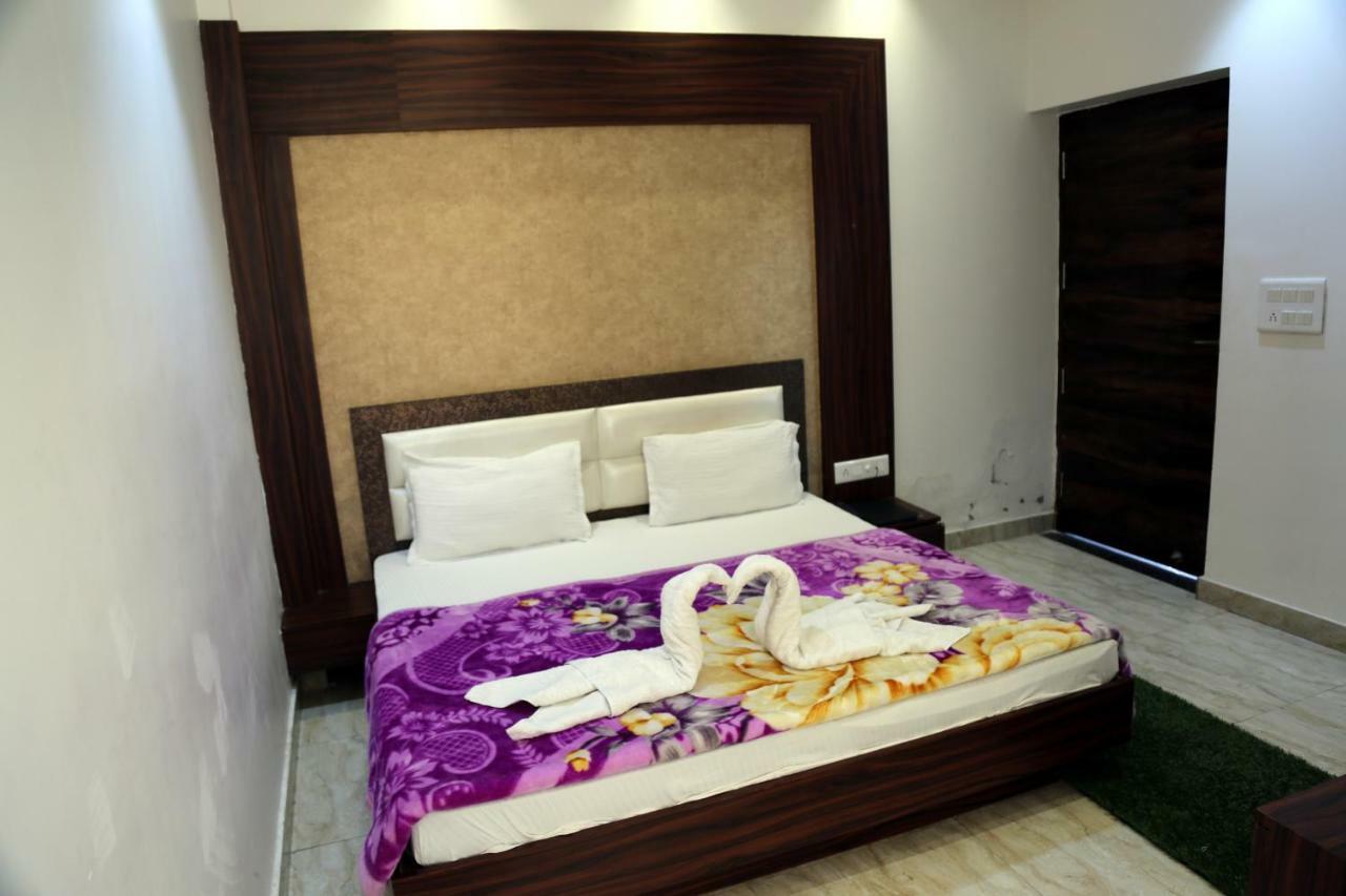 Shree Anand Dham Hotel Vrindavan Exterior photo